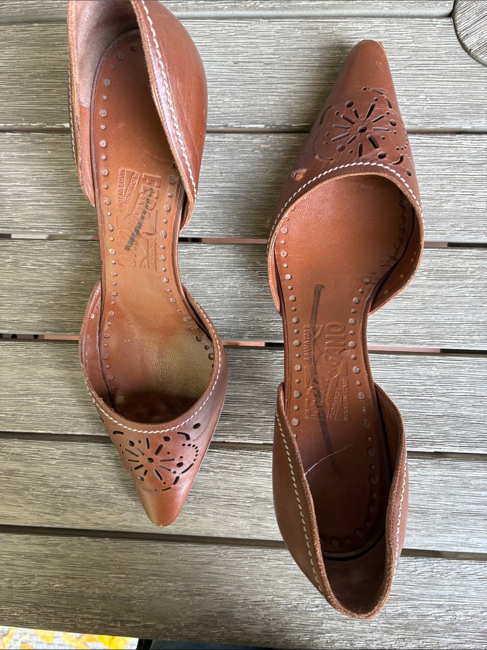 Gorgeous Ferragamo chestnut Brown Leather Pointed Toe kitten heel Pumps - Picture 2 of 4